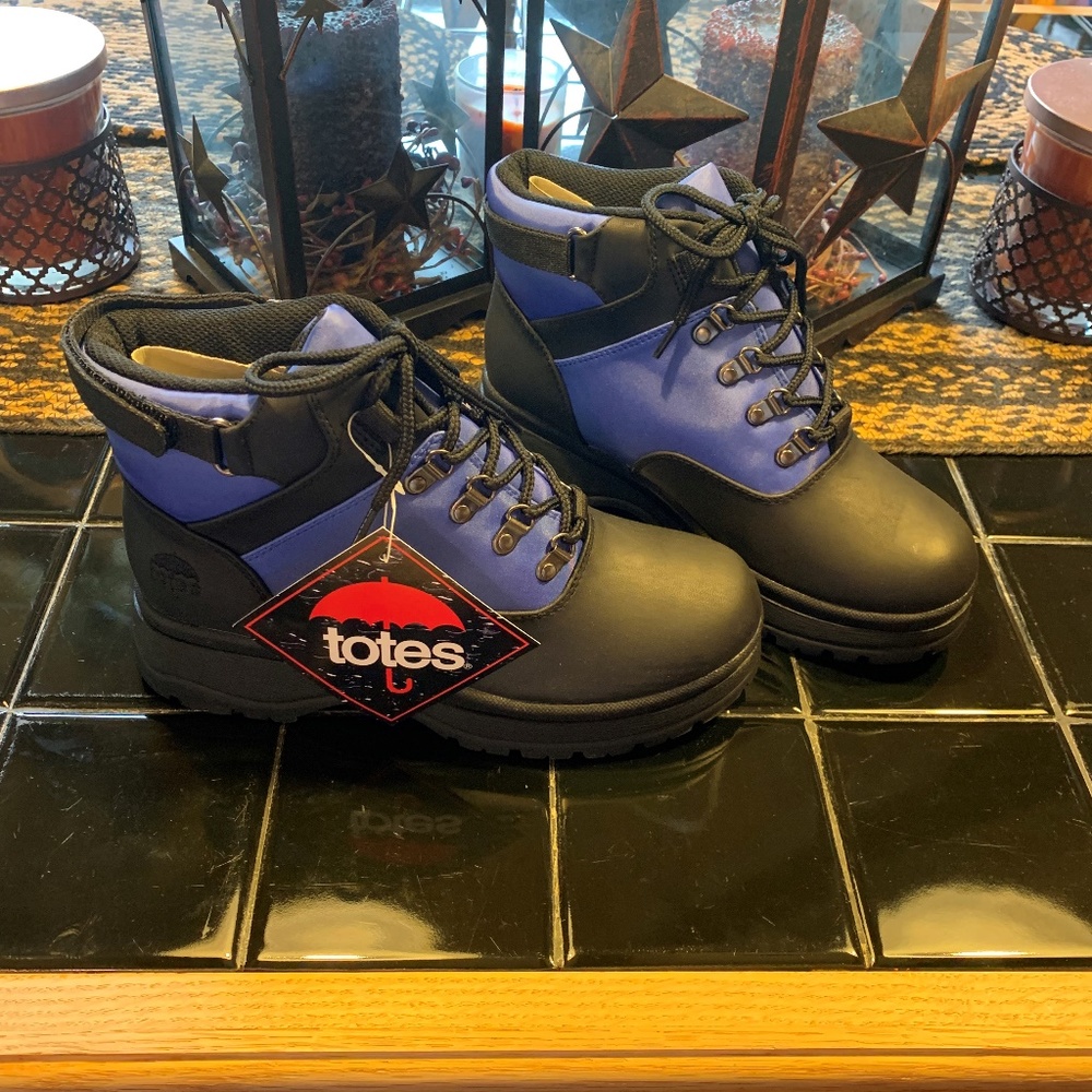 NWOT Totes Ankle/Hiking Boot